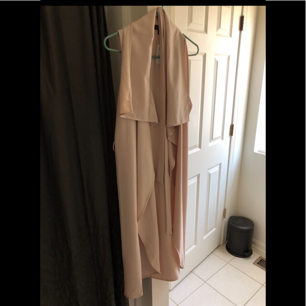 Cream/tan vest